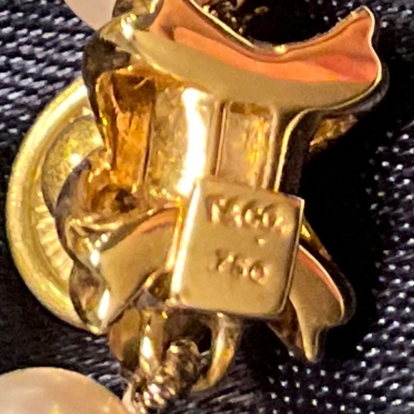 TIFFANY & CO Signature 18K YG Clasp Akoya Pearl Strand Necklace - Picture 4 of 14